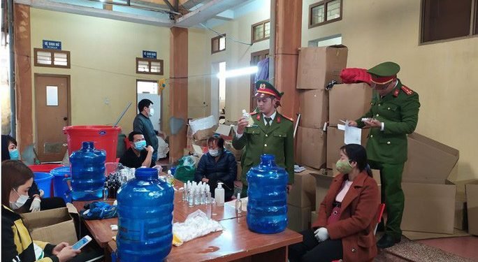 kiem-tra-khu-vuc-san-xuat-cua-cong-ty-thien-y-viet