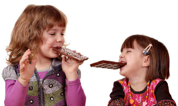 Thay thế bánh kẹo ngọt bé thường ăn bằng lượng chocolate phù hợp mỗi ngày sẽ kích thích quá trình phát triển chiều cao của bé.
